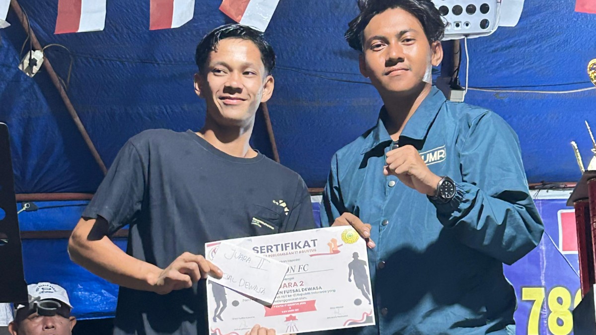 Semarak HUT RI ke-81: Panitia Resmi Bagikan Hadiah Pembagian Lomba 17 Agustus kepada Para Pemenang